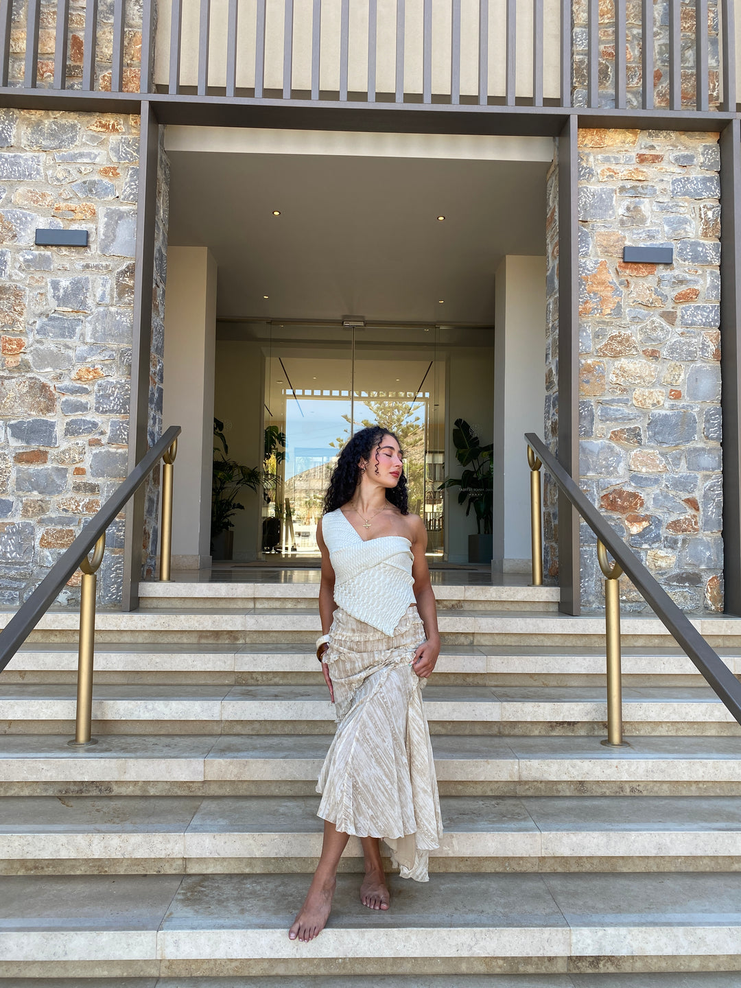 SCULPTED ONE SHOULDER TOP - METALLIC SAND