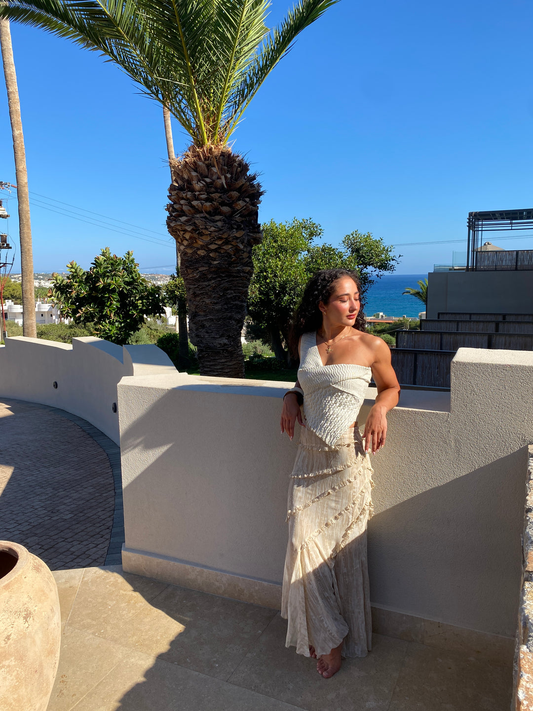 SCULPTED ONE SHOULDER TOP - METALLIC SAND